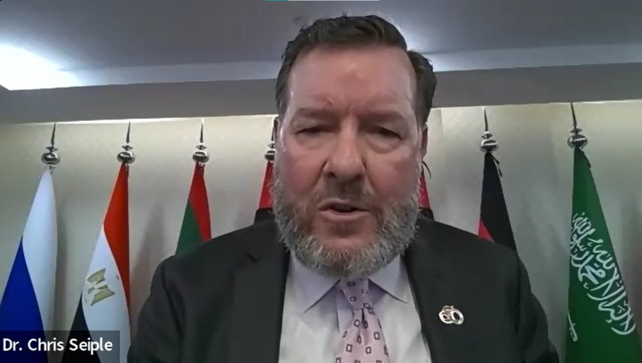 Kisah LKLB Dr. Chris Seiple: Bersahabat Tanpa Prasangka - Literasi ...
