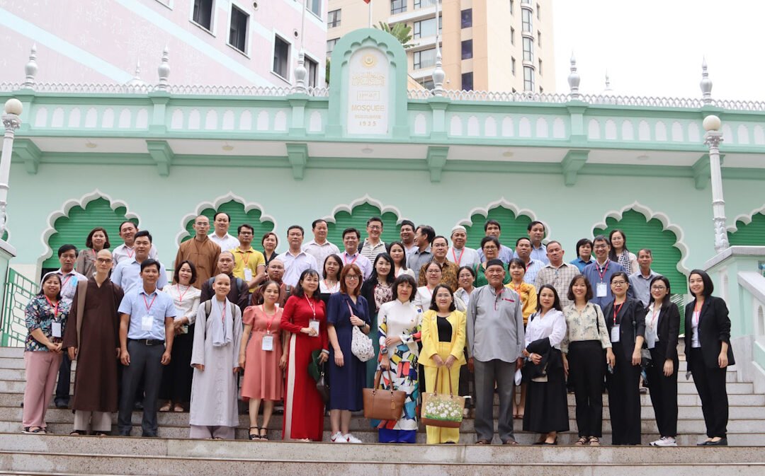 Institut Leimena Bagikan Pengalaman Program LKLB dalam Training Pemuka Agama di Vietnam